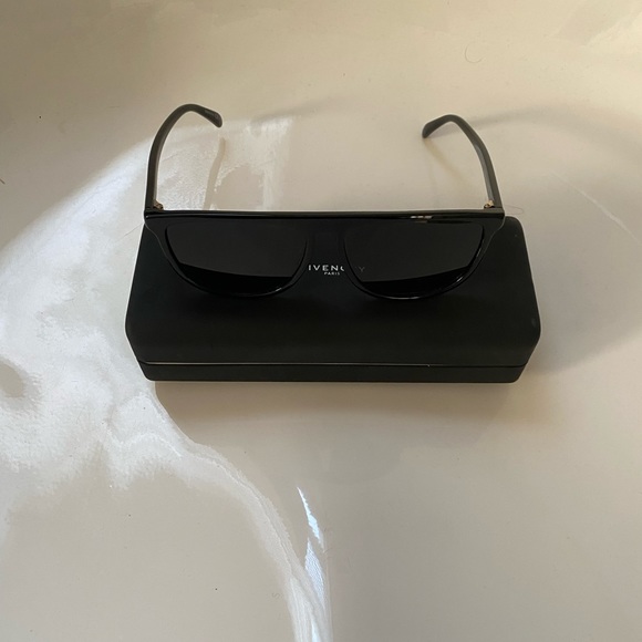 Givenchy sunglasses unisex with case - Picture 2 of 6
